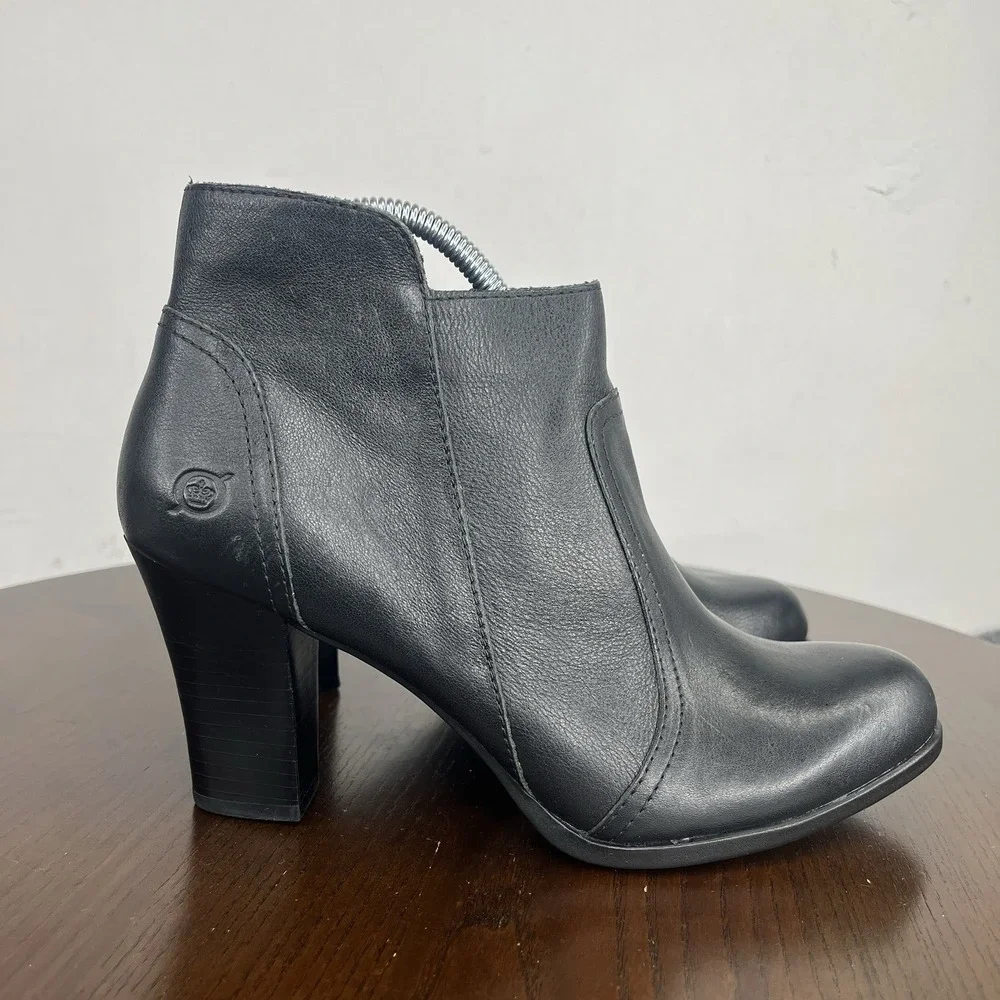 Born Claire Boots Women's 7.5M Black Leather‎ Block Heel Ankle Booties Zip